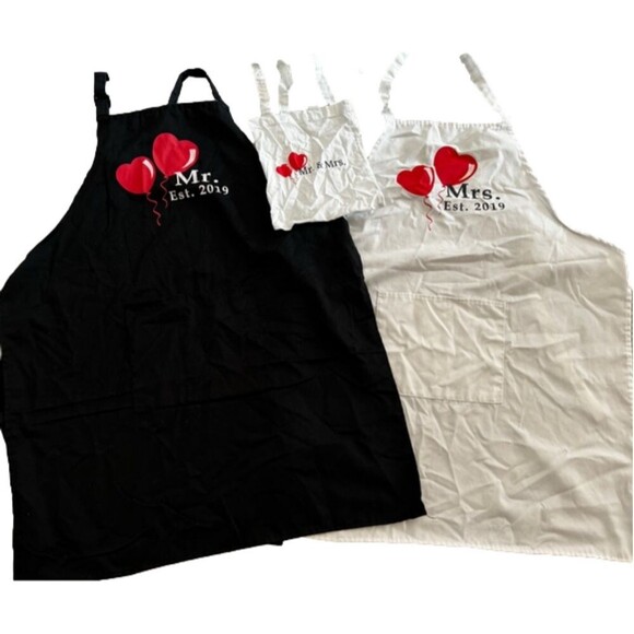 Mr. & Mrs. 2019 Apron Set - Picture 1 of 1
